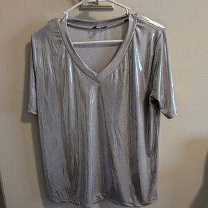 White Birch Women's Medium Silver Shimmer Shiney Short Sleeve V Neck Top EUC